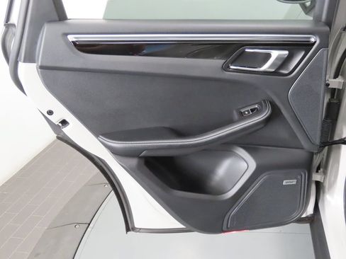 Certified 2022 Porsche Macan AWD/4WD image 44