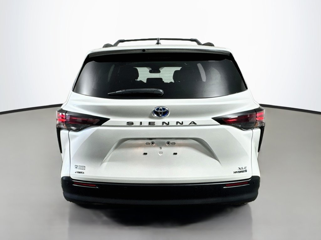 Used 2023 Toyota Sienna XLE AWD/4WD image 7