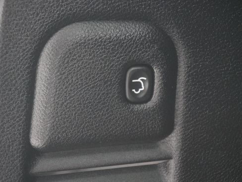 Used 2017 Jeep Grand Cherokee Overland RWD image 27