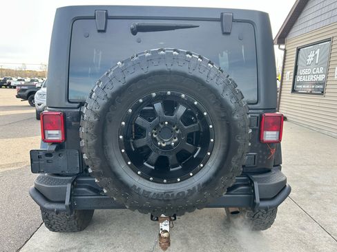 Used 2016 Jeep Wrangler Unlimited Sahara image 6
