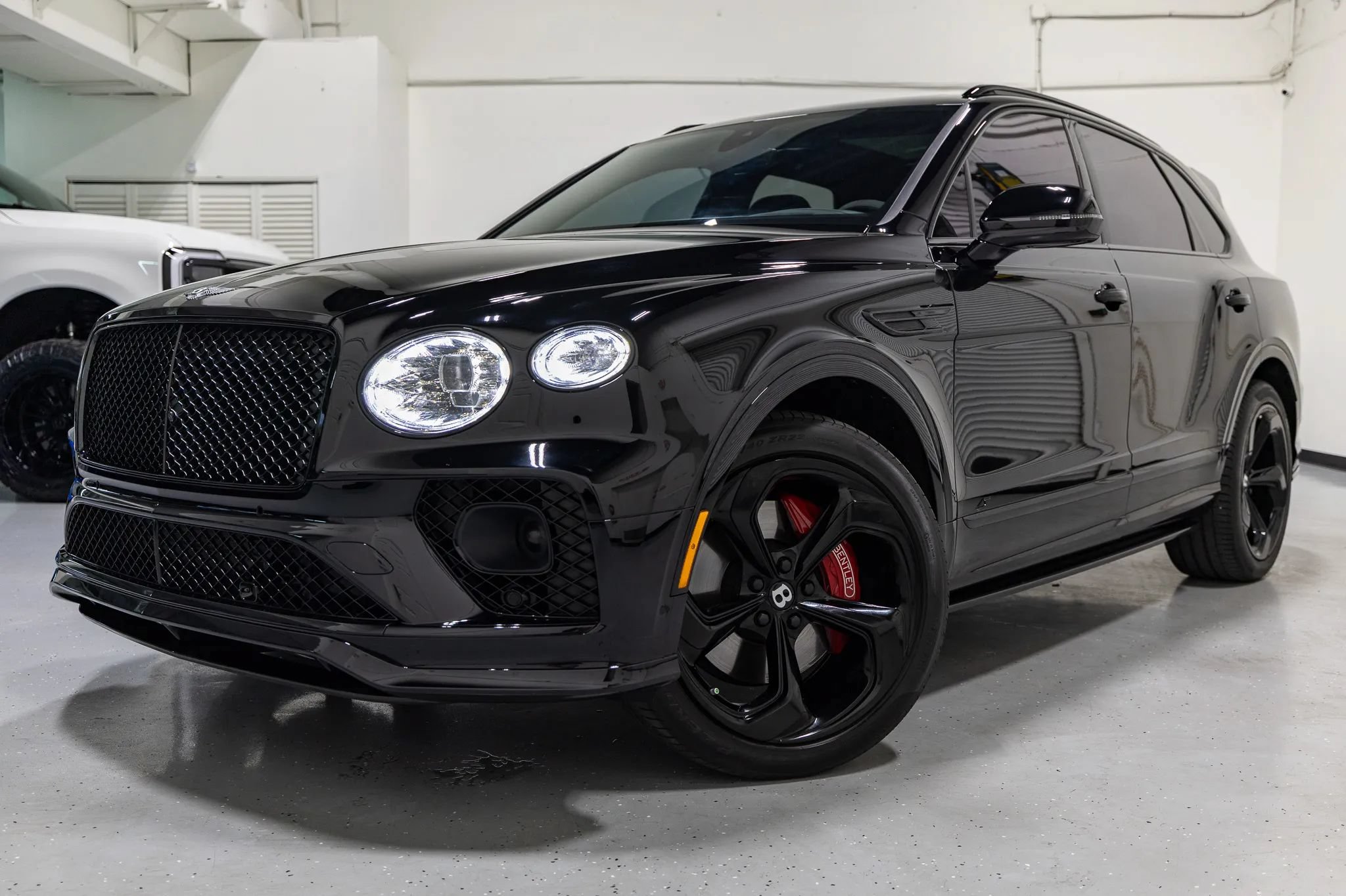 Used 2022 Bentley Bentayga AWD/4WD image 2