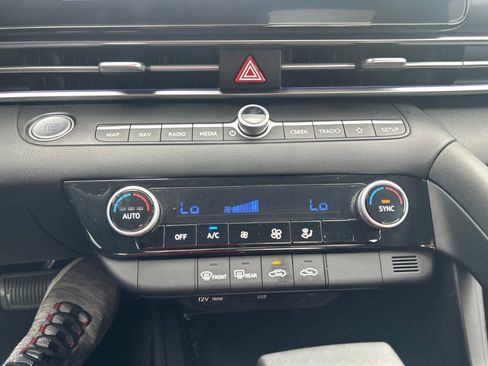 Used 2024 Hyundai Elantra SEL FWD image 12