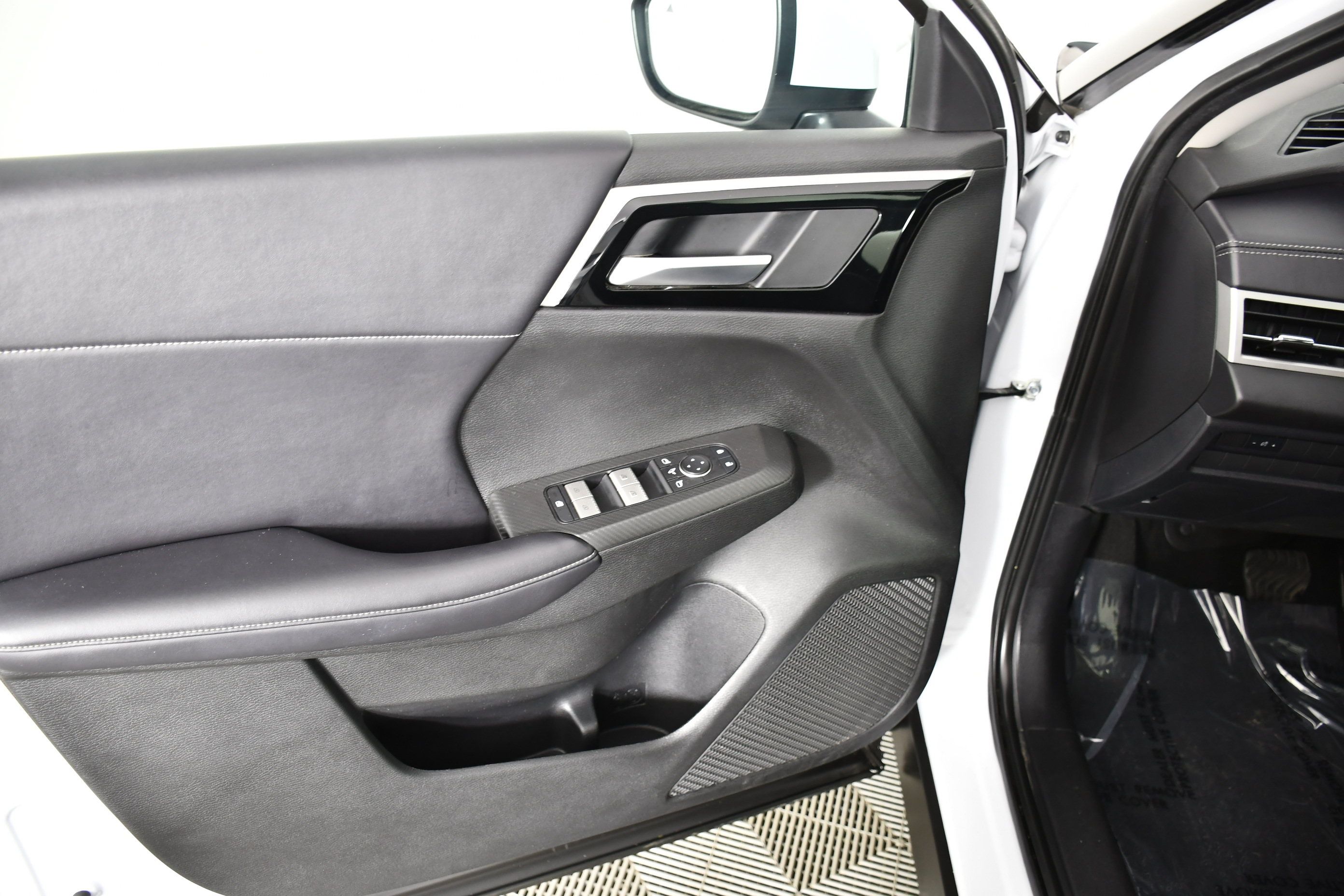 Used 2024 Mitsubishi Outlander SE AWD/4WD image 35