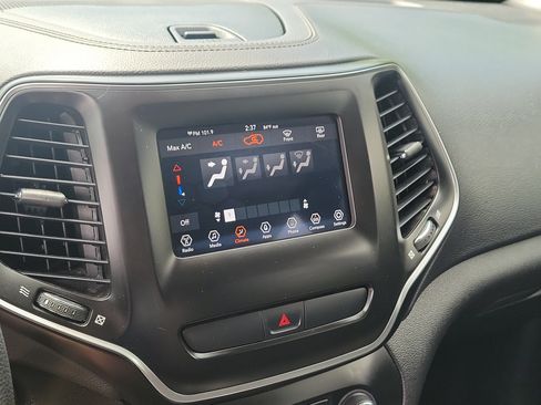 Used 2019 Jeep Cherokee Latitude w/ Popular Appearance Group FWD image 27