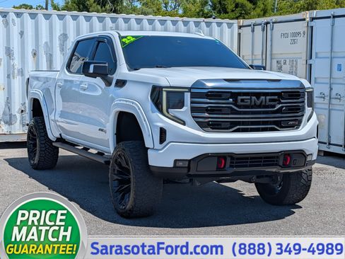 Used 2022 GMC Sierra 1500 AT4 w/ AT4 Preferred Package AWD/4WD image 1