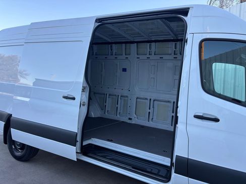 Used 2025 Mercedes-Benz Sprinter 2500 image 26