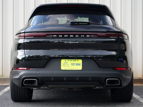 Used 2024 Porsche Cayenne AWD/4WD image 11