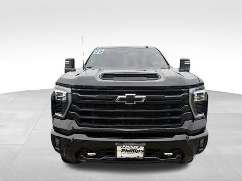 Used 2025 Chevrolet Silverado 2500 High Country w/ High Country Premium Package AWD/4WD image 2