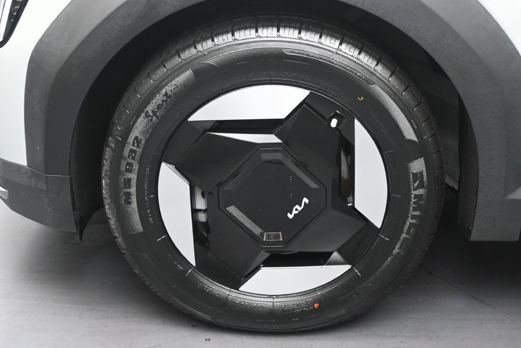 Used 2024 Kia EV9 Light RWD image 40