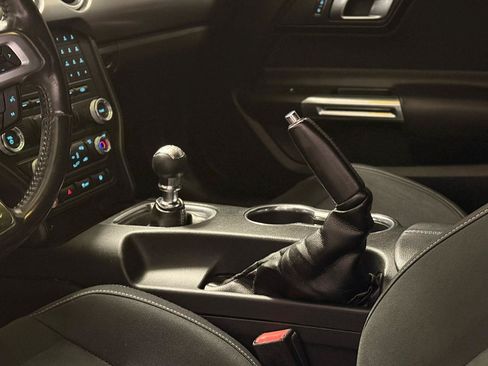 Used 2018 Ford Mustang GT w/ Black Accent Pkg RWD image 27