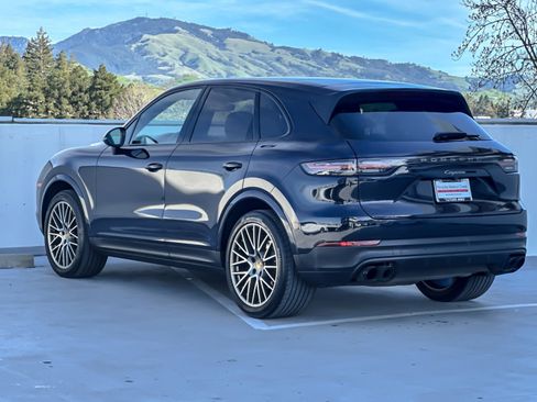 Used 2022 Porsche Cayenne Platinum Edition image 3