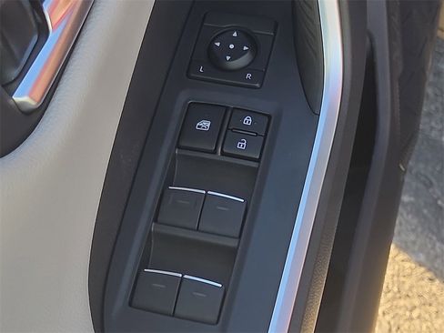 New 2025 Toyota RAV4 Limited image 18