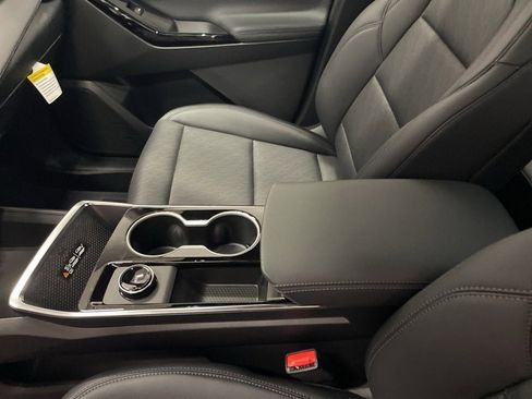 New 2026 Chevrolet Equinox LT w/ Convenience Package II image 16