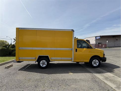 Used 2020 GMC Savana 3500 Extended w/ Driver Convenience Package image 4