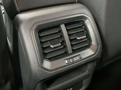 Used 2025 Volkswagen Taos SE AWD/4WD image 22