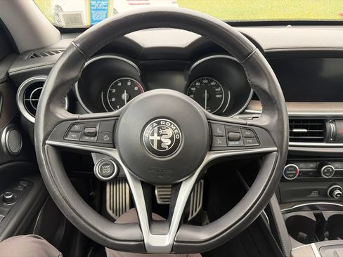 Used 2018 Alfa Romeo Stelvio Ti Lusso AWD/4WD image 5