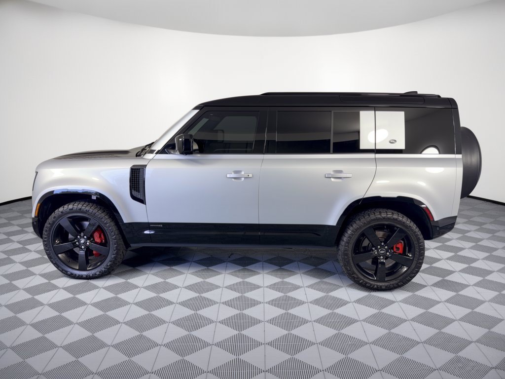 Used 2024 Land Rover Defender 110 X AWD/4WD image 2