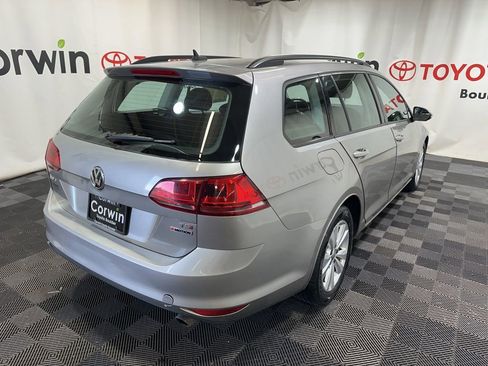 Used 2017 Volkswagen Golf S image 8