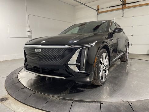 Used 2024 Cadillac Lyriq Luxury image 3