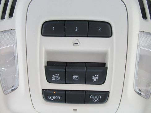 Used 2023 Buick Envision Avenir FWD image 29