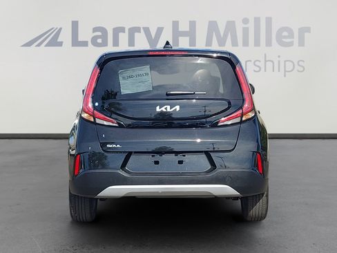 Used 2025 Kia Soul LX w/ LX Technology Package FWD image 8