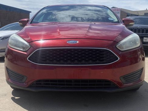 Used 2017 Ford Focus SE FWD image 3