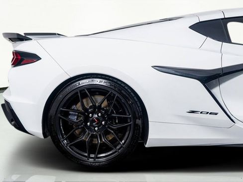 Used 2024 Chevrolet Corvette Z06 image 8