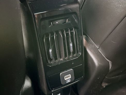 Certified 2023 Jeep Compass Limited image 32