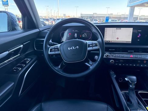 Used 2025 Kia Telluride S image 17
