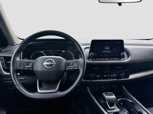 Used 2025 Nissan Rogue SV FWD image 22