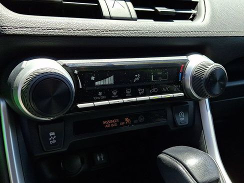 Used 2019 Toyota RAV4 LE w/ All Weather Liner Package AWD/4WD image 16