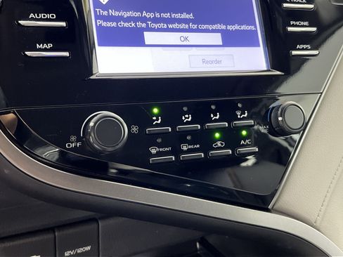 Used 2019 Toyota Camry LE FWD image 18