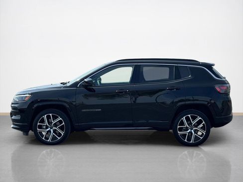 Used 2025 Jeep Compass Limited w/ Elite Group image 4