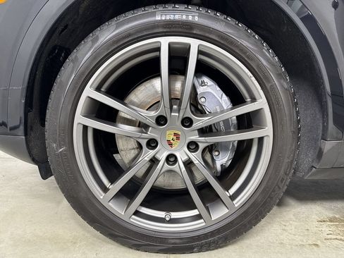 Certified 2022 Porsche Cayenne Coupe AWD/4WD image 13