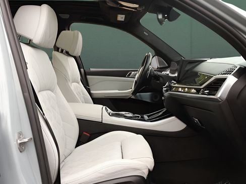 Used 2024 BMW X5 M60i AWD/4WD image 25