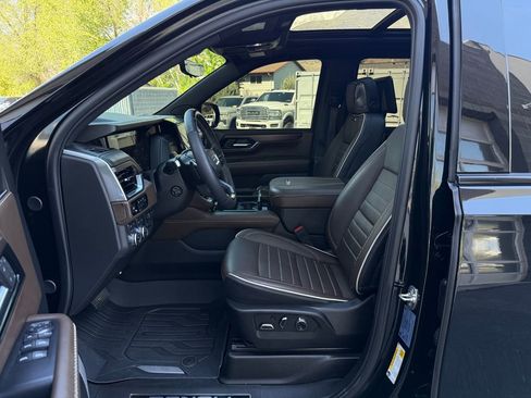Used 2025 GMC Yukon Denali Ultimate AWD/4WD image 17
