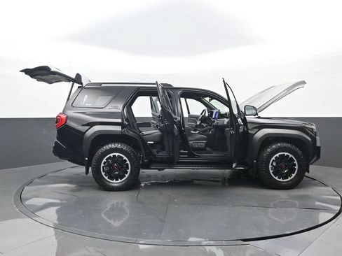 Used 2025 Toyota 4Runner TRD Off-Road Premium AWD/4WD image 33