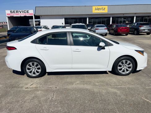 Used 2025 Toyota Corolla LE image 8