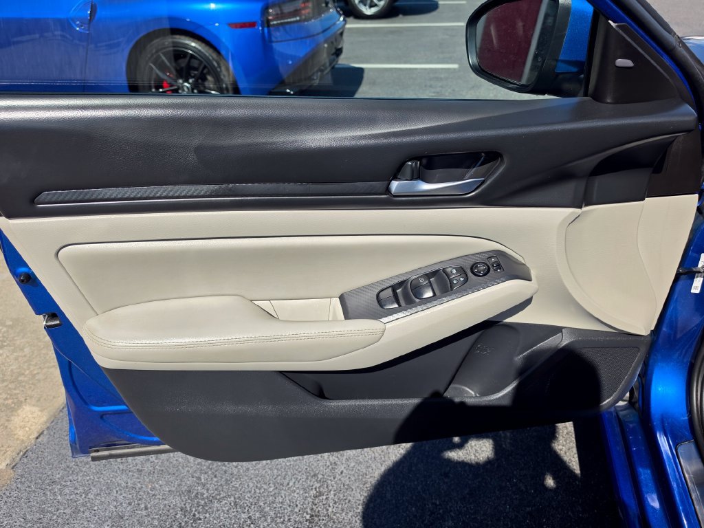 Certified 2025 Nissan Altima 2.5 SV w/ SV Special Edition Package AWD/4WD image 13