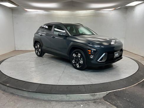 Used 2024 Hyundai Kona SEL image 7