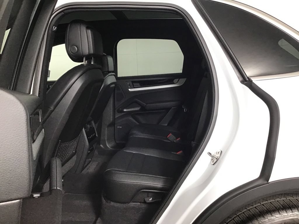 Certified 2024 Porsche Cayenne AWD/4WD image 28