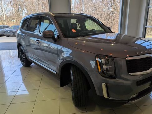 Used 2022 Kia Telluride SX w/ SX Prestige Package image 7
