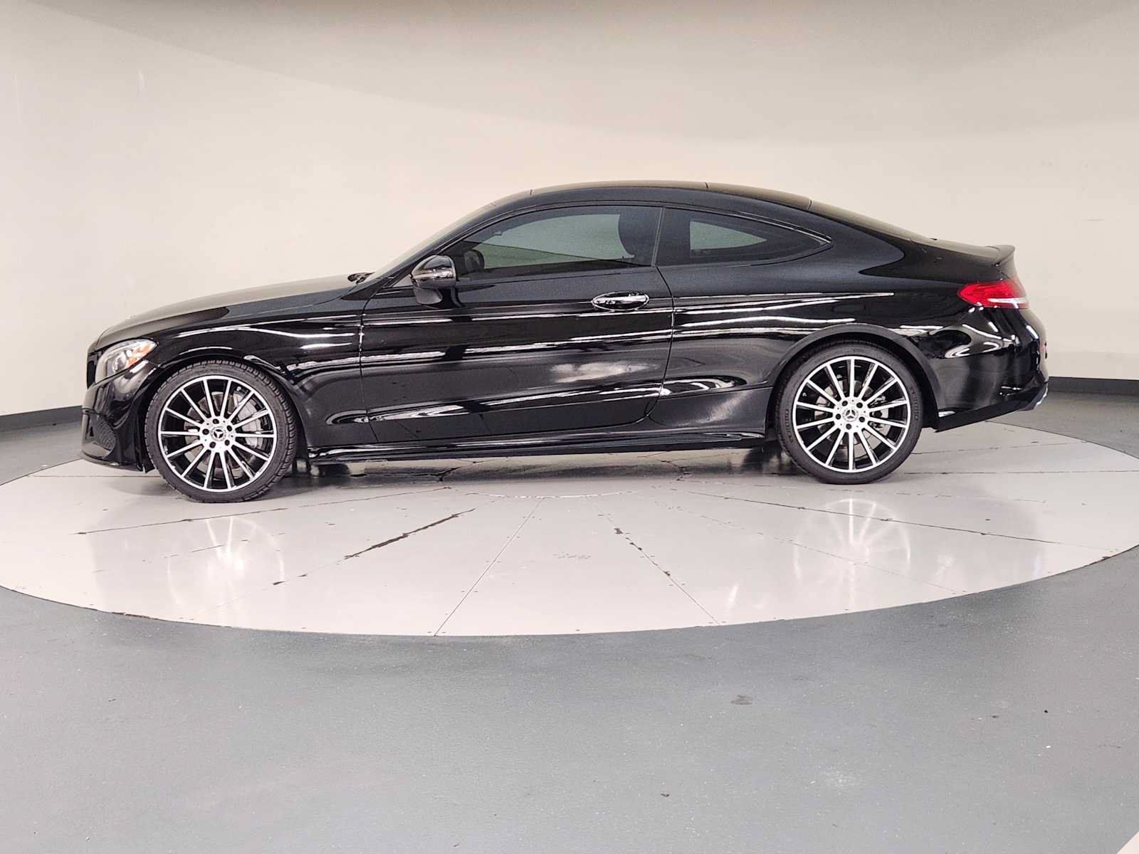 Used 2018 Mercedes-Benz C 300 Coupe image 4