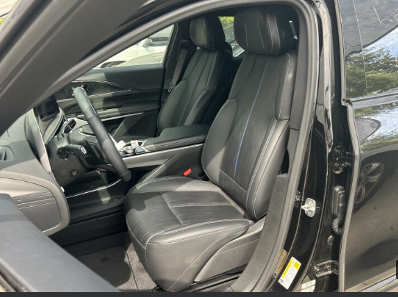Certified 2024 Cadillac Lyriq Sport AWD/4WD image 4