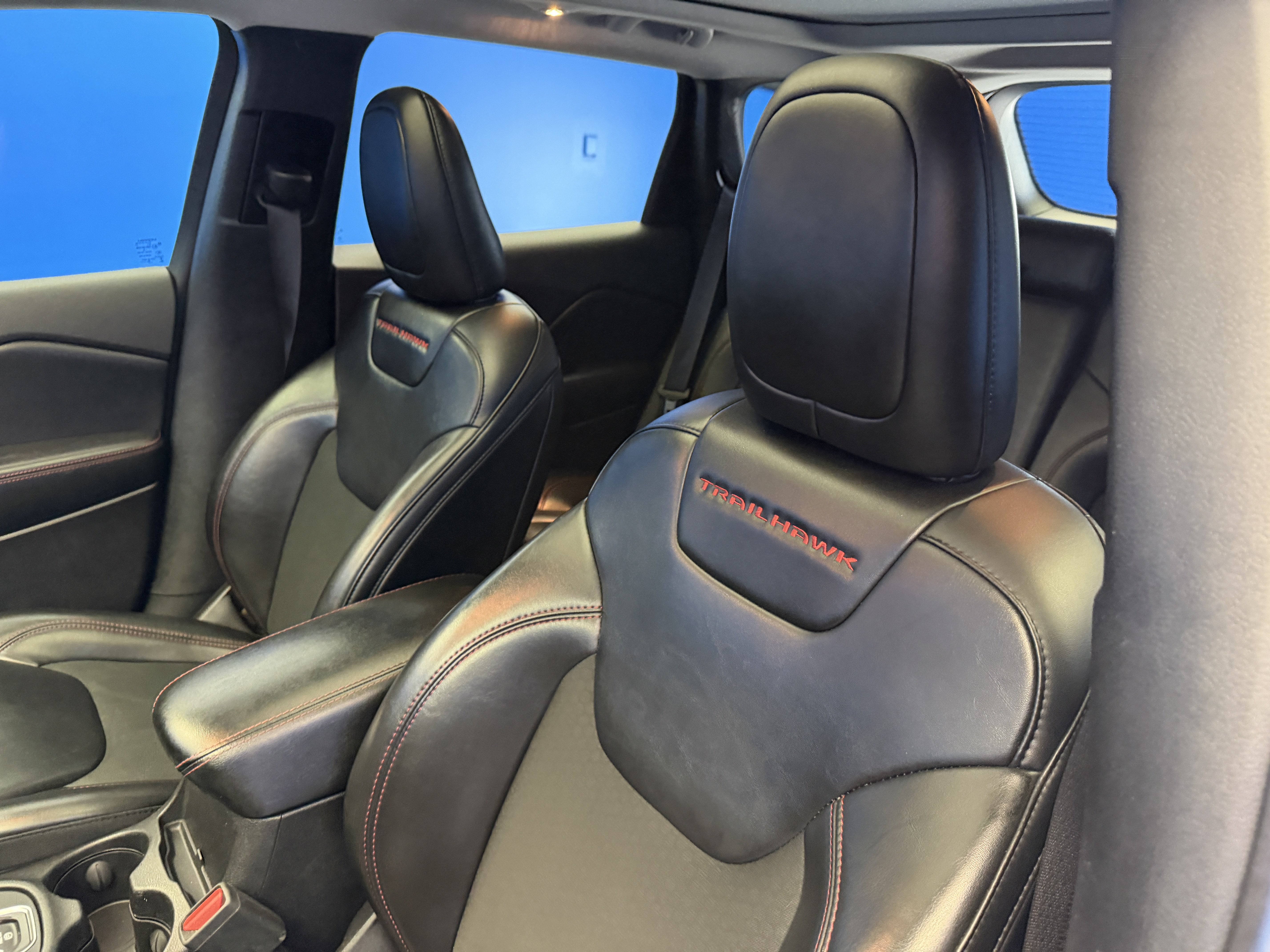 Used 2020 Jeep Cherokee Trailhawk w/ Comfort/Convenience Group AWD/4WD image 12