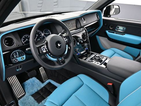 Used 2024 Rolls-Royce Cullinan Black Badge w/ Driver's Package image 4