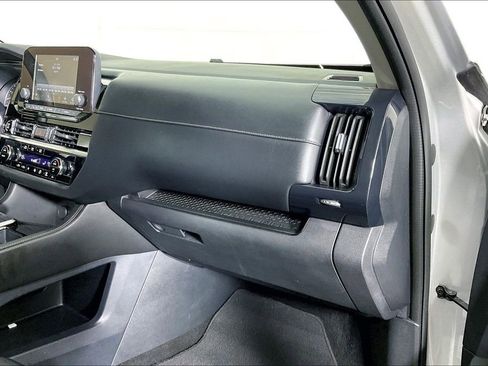 Used 2024 Nissan Pathfinder SV image 22