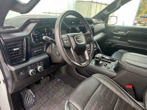 Used 2024 GMC Sierra 1500 AT4X image 12