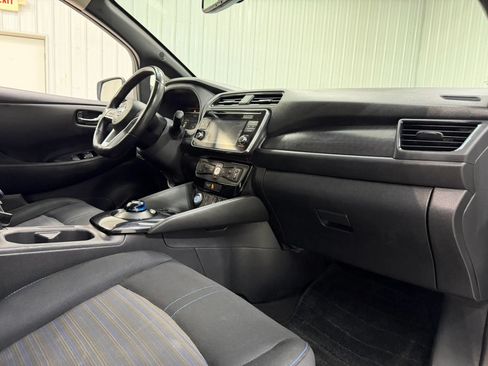 Used 2018 Nissan Leaf SV w/ SV Technology Package FWD image 14