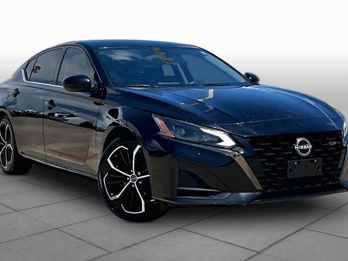 Used 2023 Nissan Altima 2.5 SR FWD image 3